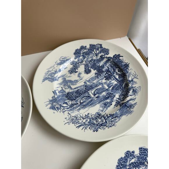 Vintage Wedgwood Dinner Plates Set of 4 Blue Transferware "Countryside" Pattern - Picture 4 of 10